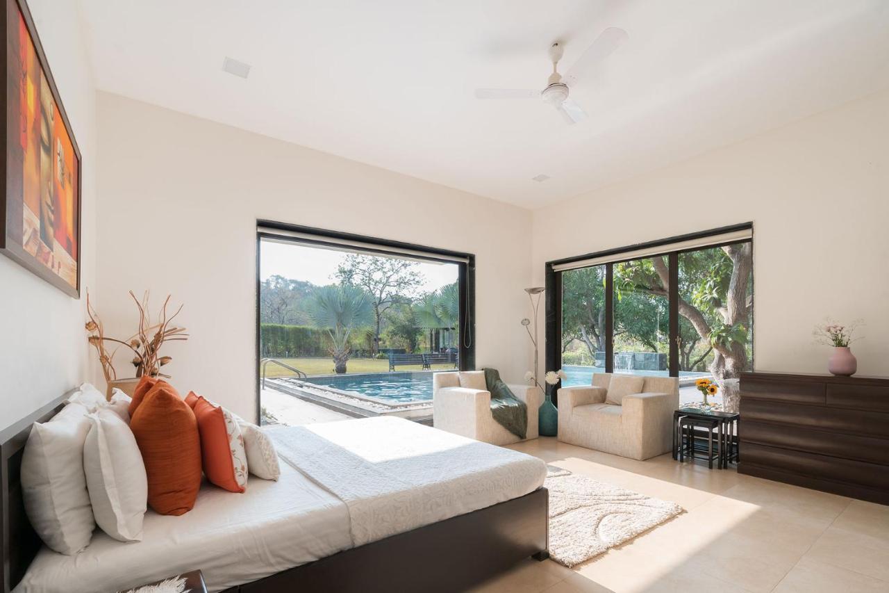 The Leaf By Stayvista - An Enchanting Escape Offering A Pool, Terrace, Lush Lawn, Contemporary Interiors, And Indoor Games Alībāg Exterior photo