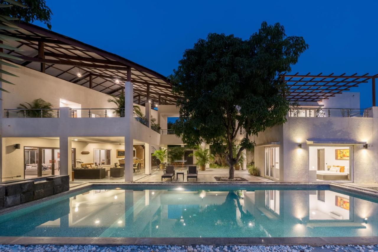 The Leaf By Stayvista - An Enchanting Escape Offering A Pool, Terrace, Lush Lawn, Contemporary Interiors, And Indoor Games Alībāg Exterior photo