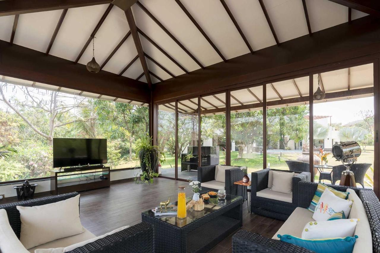 The Leaf By Stayvista - An Enchanting Escape Offering A Pool, Terrace, Lush Lawn, Contemporary Interiors, And Indoor Games Alībāg Exterior photo