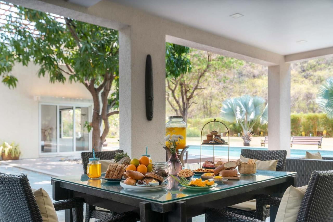 The Leaf By Stayvista - An Enchanting Escape Offering A Pool, Terrace, Lush Lawn, Contemporary Interiors, And Indoor Games Alībāg Exterior photo
