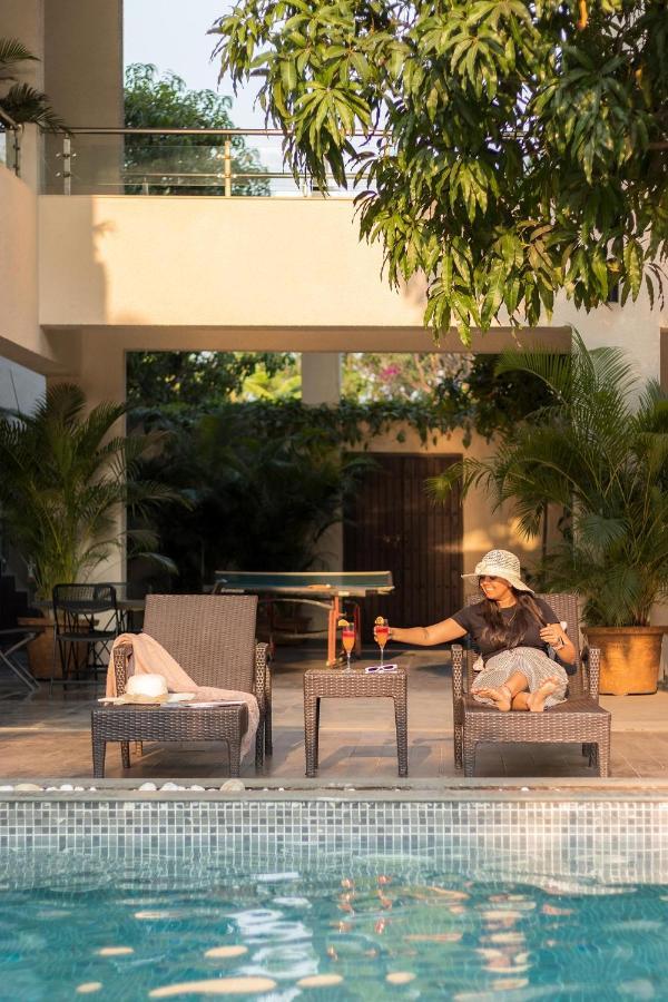 The Leaf By Stayvista - An Enchanting Escape Offering A Pool, Terrace, Lush Lawn, Contemporary Interiors, And Indoor Games Alībāg Exterior photo