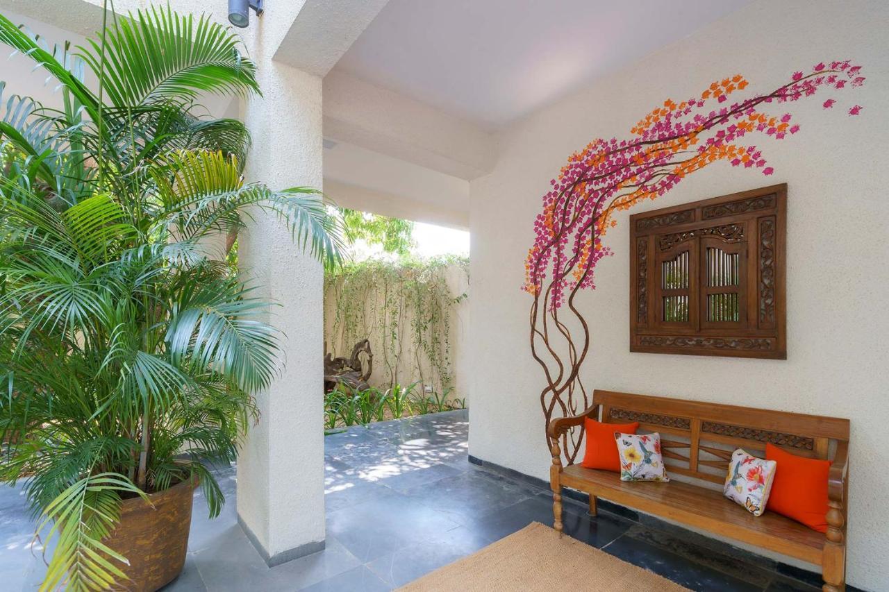 The Leaf By Stayvista - An Enchanting Escape Offering A Pool, Terrace, Lush Lawn, Contemporary Interiors, And Indoor Games Alībāg Exterior photo