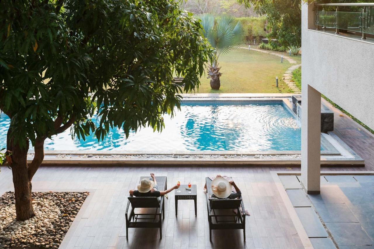 The Leaf By Stayvista - An Enchanting Escape Offering A Pool, Terrace, Lush Lawn, Contemporary Interiors, And Indoor Games Alībāg Exterior photo