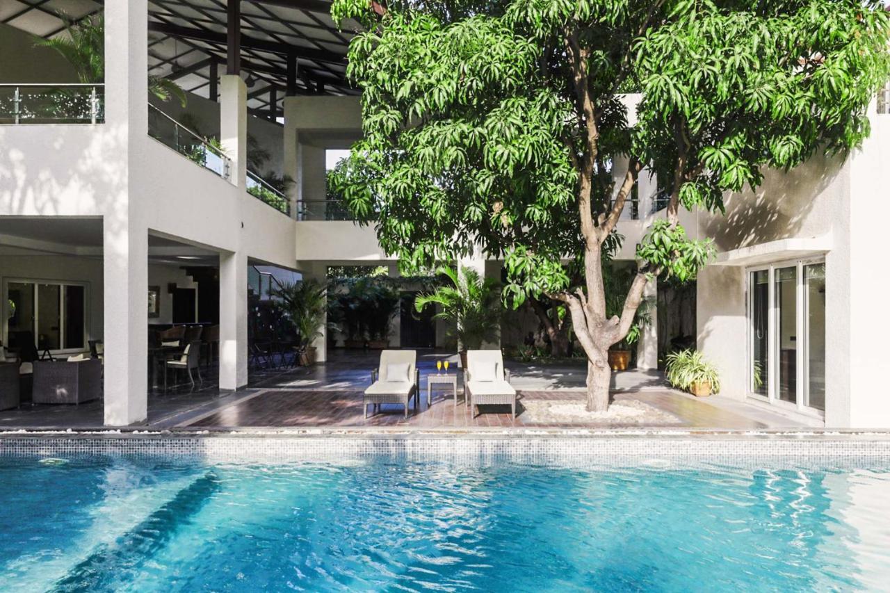 The Leaf By Stayvista - An Enchanting Escape Offering A Pool, Terrace, Lush Lawn, Contemporary Interiors, And Indoor Games Alībāg Exterior photo